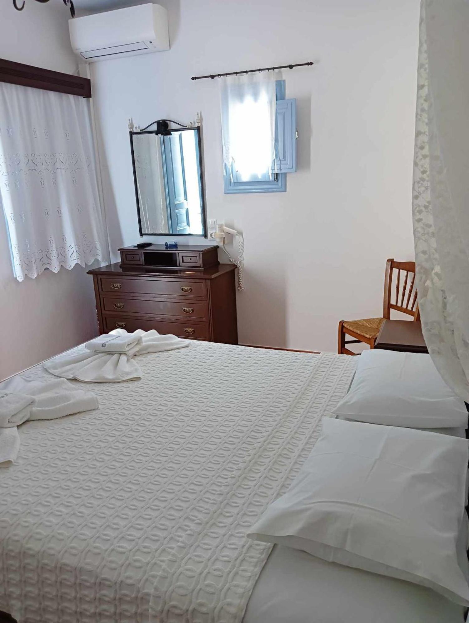 Anemousa Hotel Folégandros Екстериор снимка